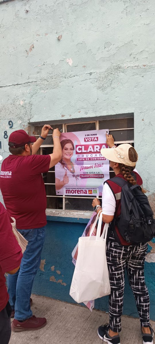 infpmorena's tweet photo. Con mucha convicción, valentía y amor a la patria la Brigada de la Esperanza del INFP recorre las calles para tocar corazones e informar la importancia de dar continuidad a la Cuarta Transformación este 2024.

¡Sonrían, vamos a ganar!

#VotaTodoMorena https://t.co/elVQkqhXNX