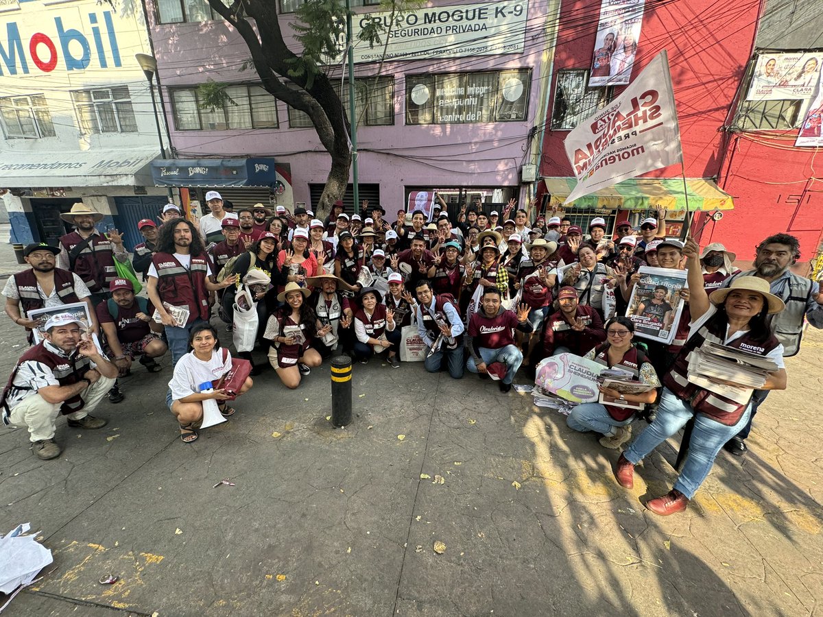 infpmorena's tweet photo. Con mucha convicción, valentía y amor a la patria la Brigada de la Esperanza del INFP recorre las calles para tocar corazones e informar la importancia de dar continuidad a la Cuarta Transformación este 2024.

¡Sonrían, vamos a ganar!

#VotaTodoMorena https://t.co/elVQkqhXNX