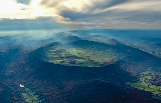 My wife wanted to go for a drive today. So I said hey, I know this giant crater on top of a mountain in Virginia we could go see… 🧵