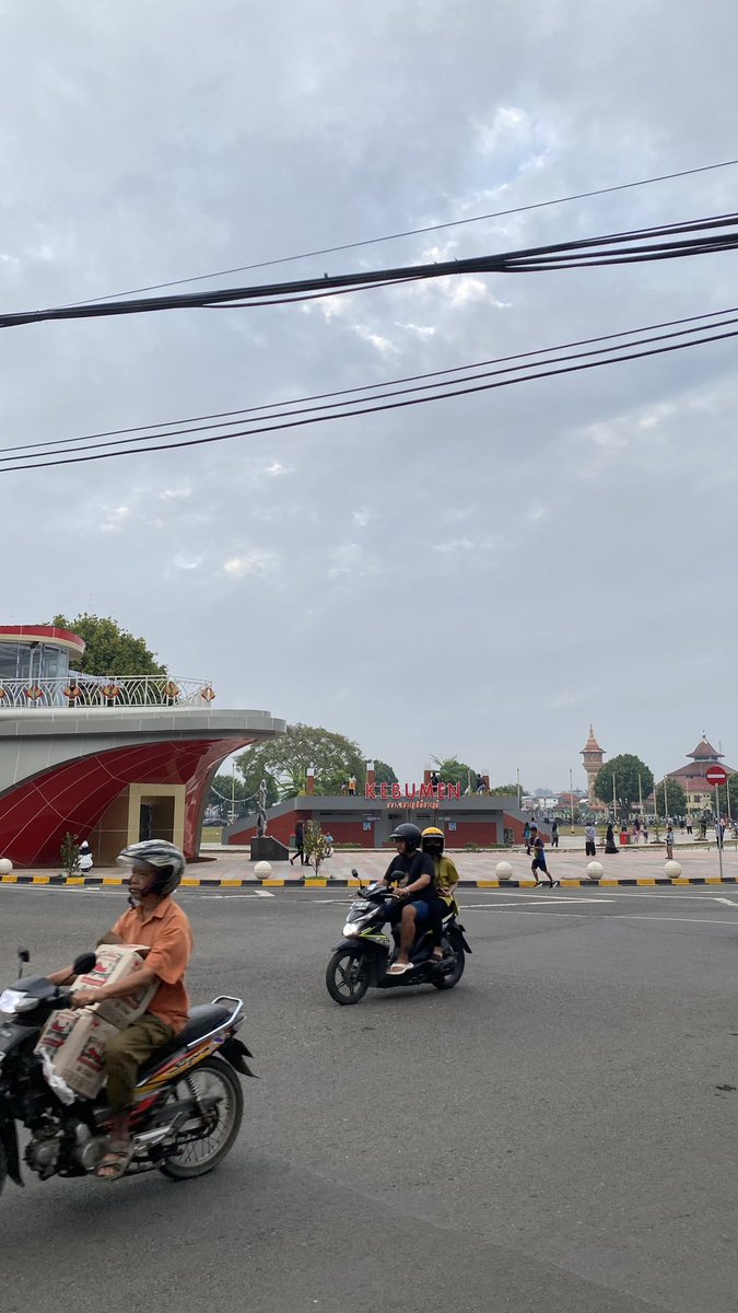 faizdrrr's tweet photo. Orang gila mana yang joging jam set 6 pagi padahal belum tidur semaleman. https://t.co/zazhOFD9ay