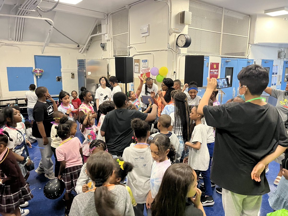 New Heights Middle School was thrilled to collaborate with PS 91 for their Let's Glow dance! Our Scholar DJs showcased the skills they learned in our after-school program by DJing the dance, while our Tech Team expertly ran the Photo Booth, capturing lots of special moments.