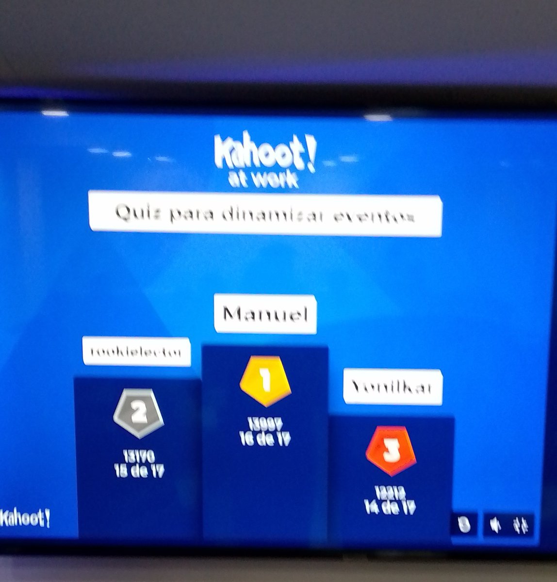manuelfsr's tweet photo. Gracias a @btctechno por la información compartida en la 1ra sesión de la #TrezorAcademyVzla liderado por @anibalcripto y premios de @Trezor 

Está genial mi nueva #safe3 https://t.co/MvXQA5vaNb