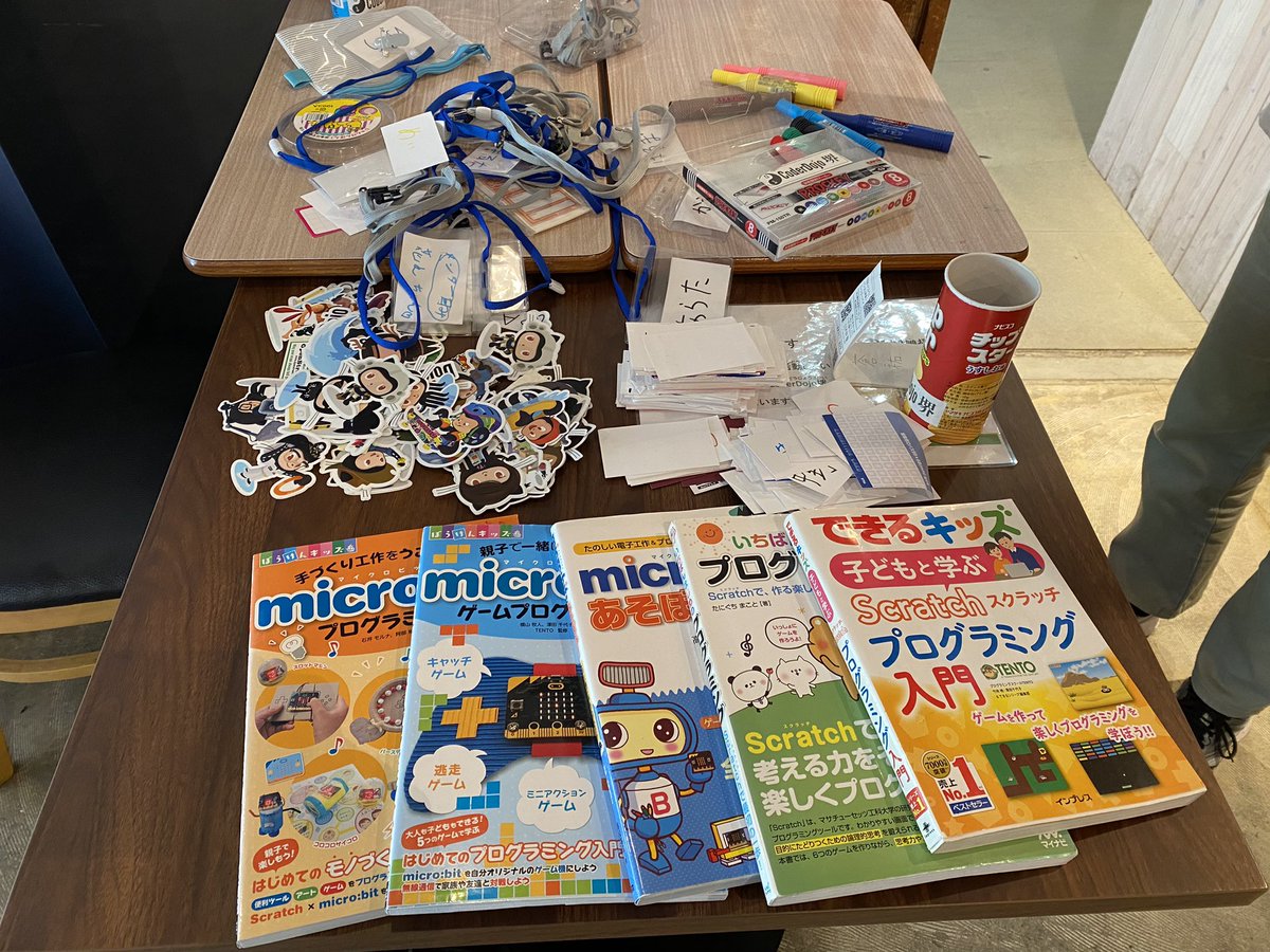 CoderDojo_Sakai's tweet image. 66回目のCoderDojo泉北和泉、始まりました。
今日はご新規さん、お久しぶりさん、常連さんの3組の参加です。
昨日運動会だった学校が多かったからか参加者は少なめ。まったりやってます。

#coderdojo #泉北BASE