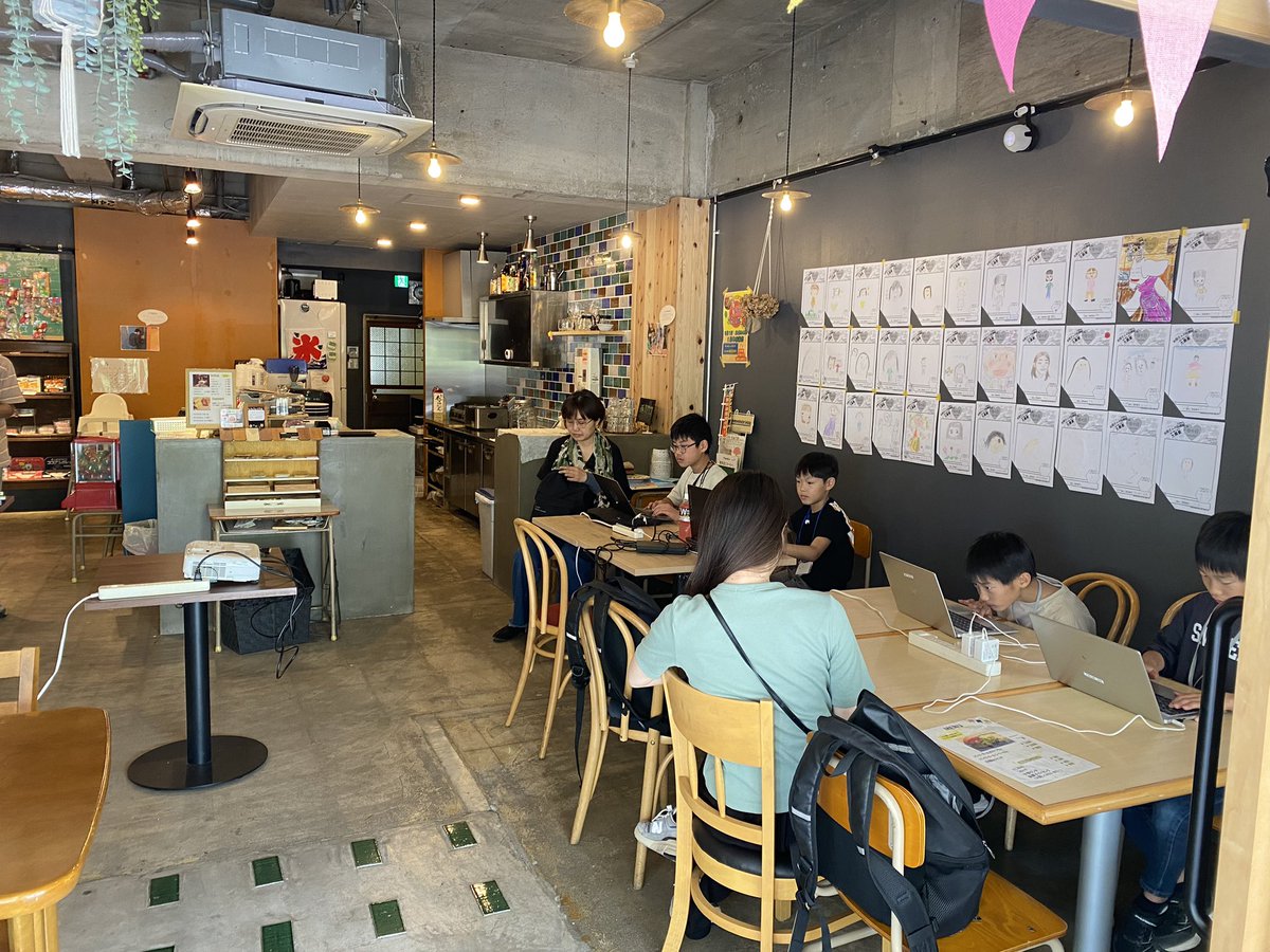 CoderDojo_Sakai's tweet image. 66回目のCoderDojo泉北和泉、始まりました。
今日はご新規さん、お久しぶりさん、常連さんの3組の参加です。
昨日運動会だった学校が多かったからか参加者は少なめ。まったりやってます。

#coderdojo #泉北BASE