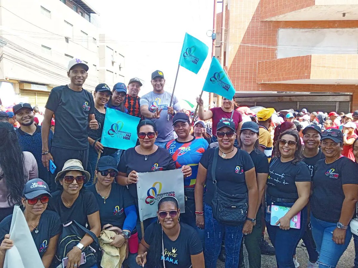 fundacion_mpv's tweet photo. En #Sucre una marea de pueblo profundamente Revolucionario salió a las calles de Cumaná para respaldar al Pdte. @NicolasMaduro y rechazar el bloqueo imperialista. 
Nos sentimos orgullosos y con fuerza para dar la batalla por la Paz el próximo 28 de Julio. 

#MaduroSeLasSabeTodas https://t.co/c4UkILINRF