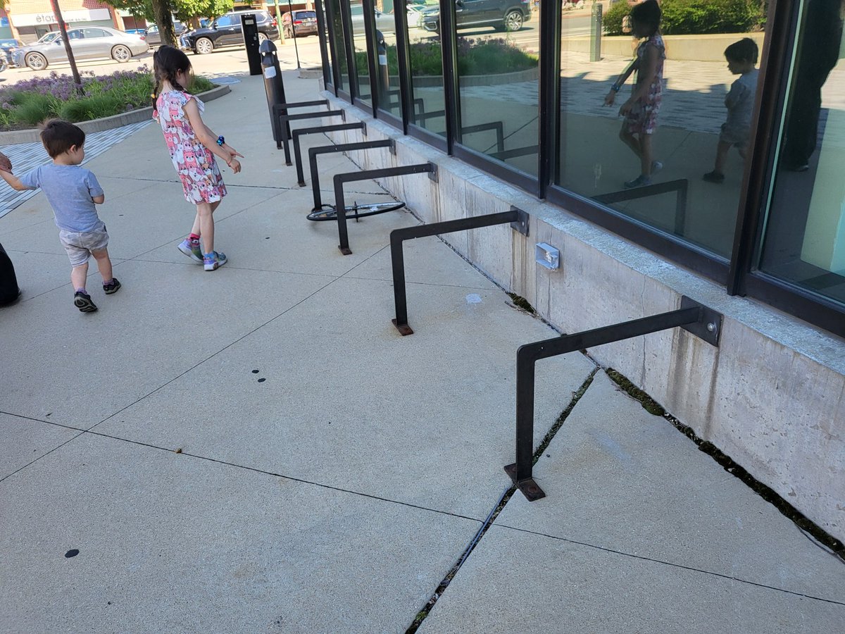 The #bikeparking at the Chinatown library leaves something to be desired. #bikechi