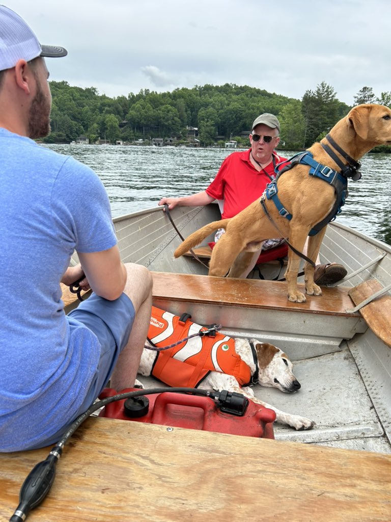 On the water with @geholzberg, @jmatthewmartin, and some (sleepy) pups