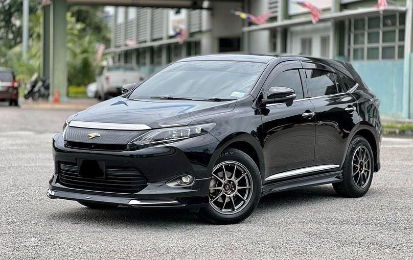 🔥Toyota Harrier aka Anaconda, Machine Moja ya Maana sana..
.
Unaweza Jiuliza kwanini hii gari imeitwa Anaconda, moja ya joka kubwa duniani lenye uzito na urefu wa kutosha..
.
Na unaambiwa majike Yake ndo huwa makubwa kuliko dume, Mambo Yasiwe mengi funga mkanda tuanze safari👇