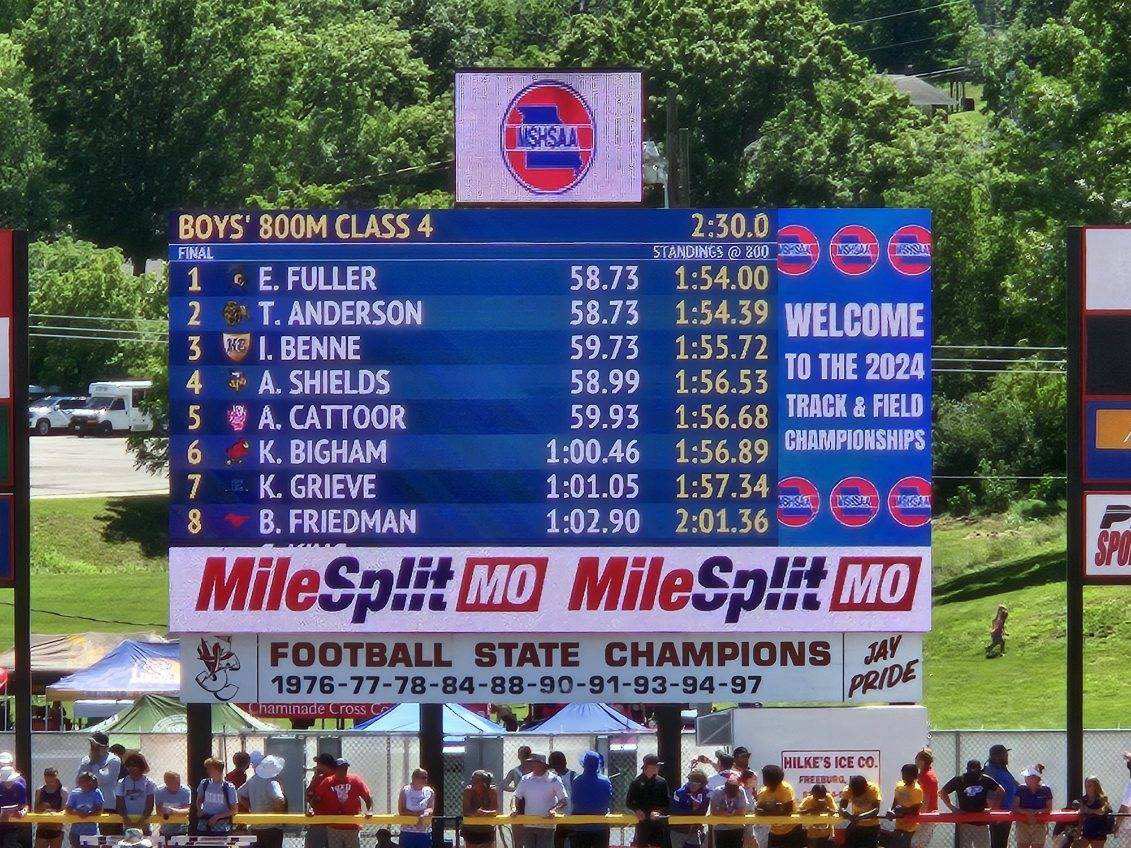 What a day, what a career! 
Senior Tyler Anderson with a state runner-up in both the 1600m (4:15.46) and 800m (1:54.39)!  He finishes with 4 career state track medals with 3 1st-Team All-State honors.