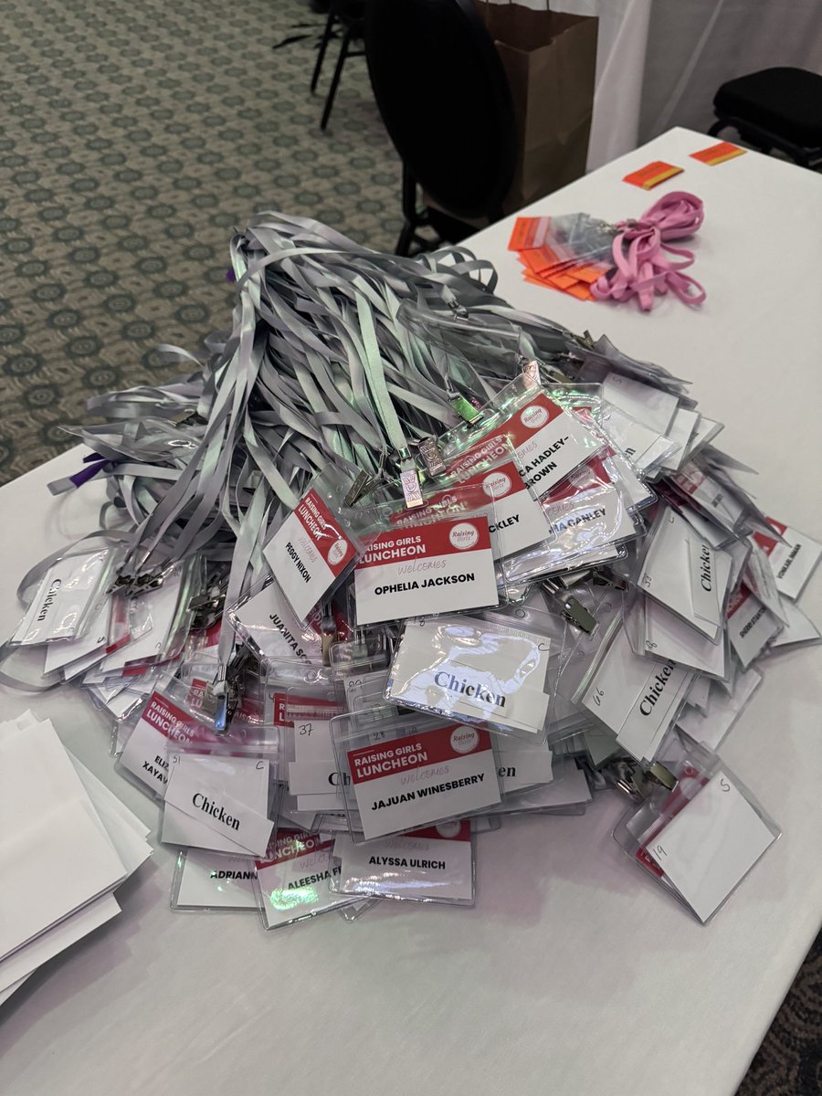 ForksFlash's tweet image. Shout out to @canva! I did all the marketing for a 700 person fundraising luncheon &amp;amp; was able to easily make all the name tags using the bulk create feature. Loaded my list of names in 299 at a time.