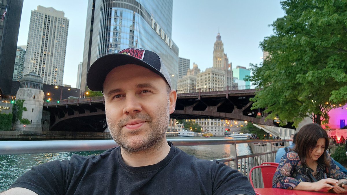 Enjoying Memorial Day weekend on the Chicago River 🫡🇺🇲