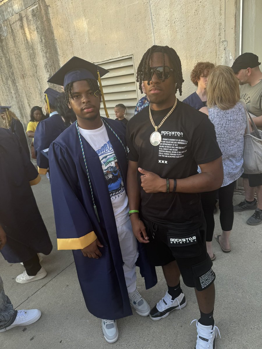 Congratulations to my cousin <a href="/quinton050/">quinton johnson</a> graduating from Whitmer. Thx for passing the torch 🗣️ I’M UP NEXT!!!🙏🏾💪🏽