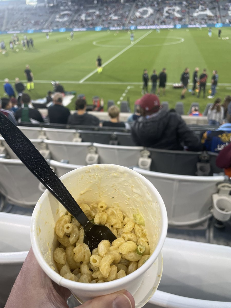 davedosejoe's tweet photo. At the @ColoradoRapids match got the new chicken green chile Mack… but where is the chicken none to be found in mine :/ it’s a solid 7 would be an easy 8.5 if it actually had chicken a bit disappointing… https://t.co/8pPHqBU1o2