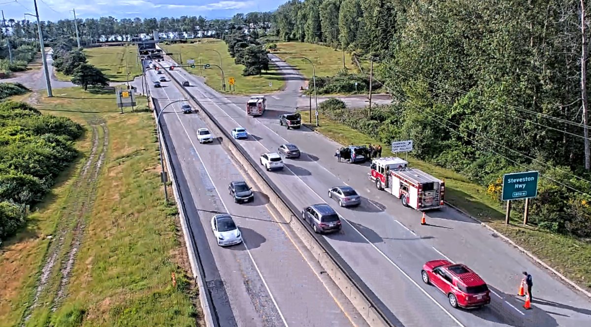 ⚠️#BCHwy99 - crews are dealing with a medical emergency at the south end of the #MasseyTunnel in the northbound shoulder. Pass with caution.
#DeltaBC #RichmondBC