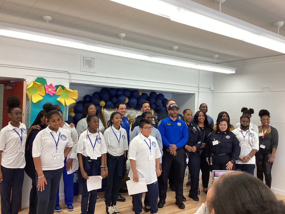WSLtweets's tweet photo. Career Day 2024!
⁦@TheRockawayWave⁩ ⁦@RaevanAskew⁩ ⁦@UFTMS_Division⁩ ⁦@D27NYC⁩ ⁦@SenJoeAddabbo⁩ ⁦@CMBrooksPowers⁩ ⁦@Stacey23AD⁩ ⁦@DRichardsQNS⁩ ⁦@NYCSchools⁩ https://t.co/1ddNNrbXwR