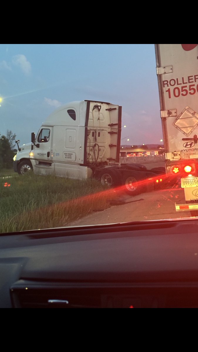 I-65 traffic backed up and this dumbass tried this to  turn around. Now he’s stuck. 😂😂😂 you can’t fix stupid.