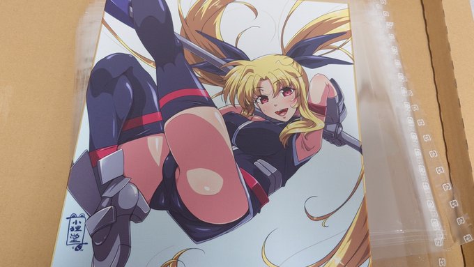 リリマジの色紙届いた( ˘ω˘)人
今回結構いい感じの色が出た 