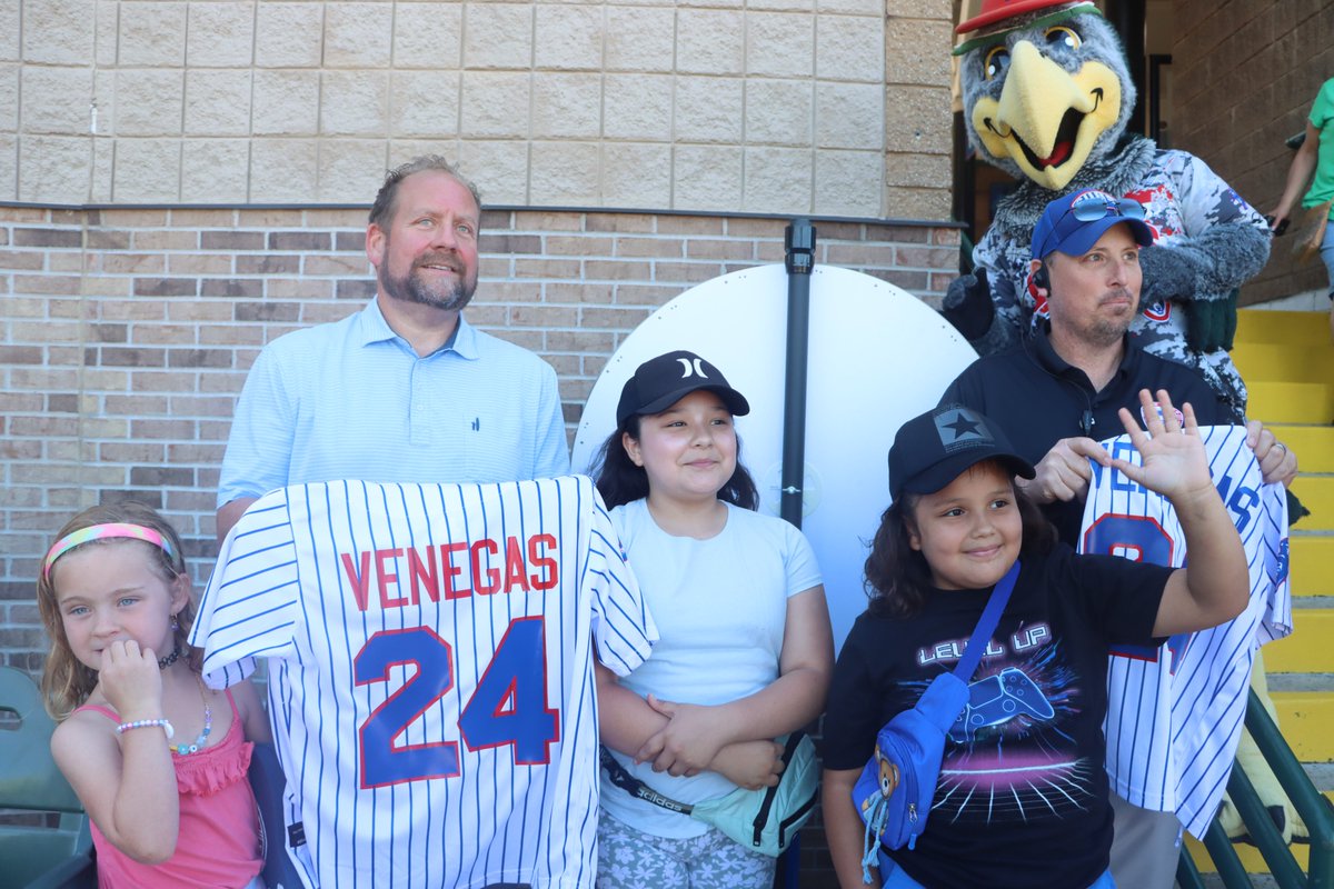 Congratulations to our @bgcsjc Kids of the Game Scarlet & Abigail! Special thanks to Dr. Andrew Losiniecki from @SBOrthopaedics for providing this amazing experience!