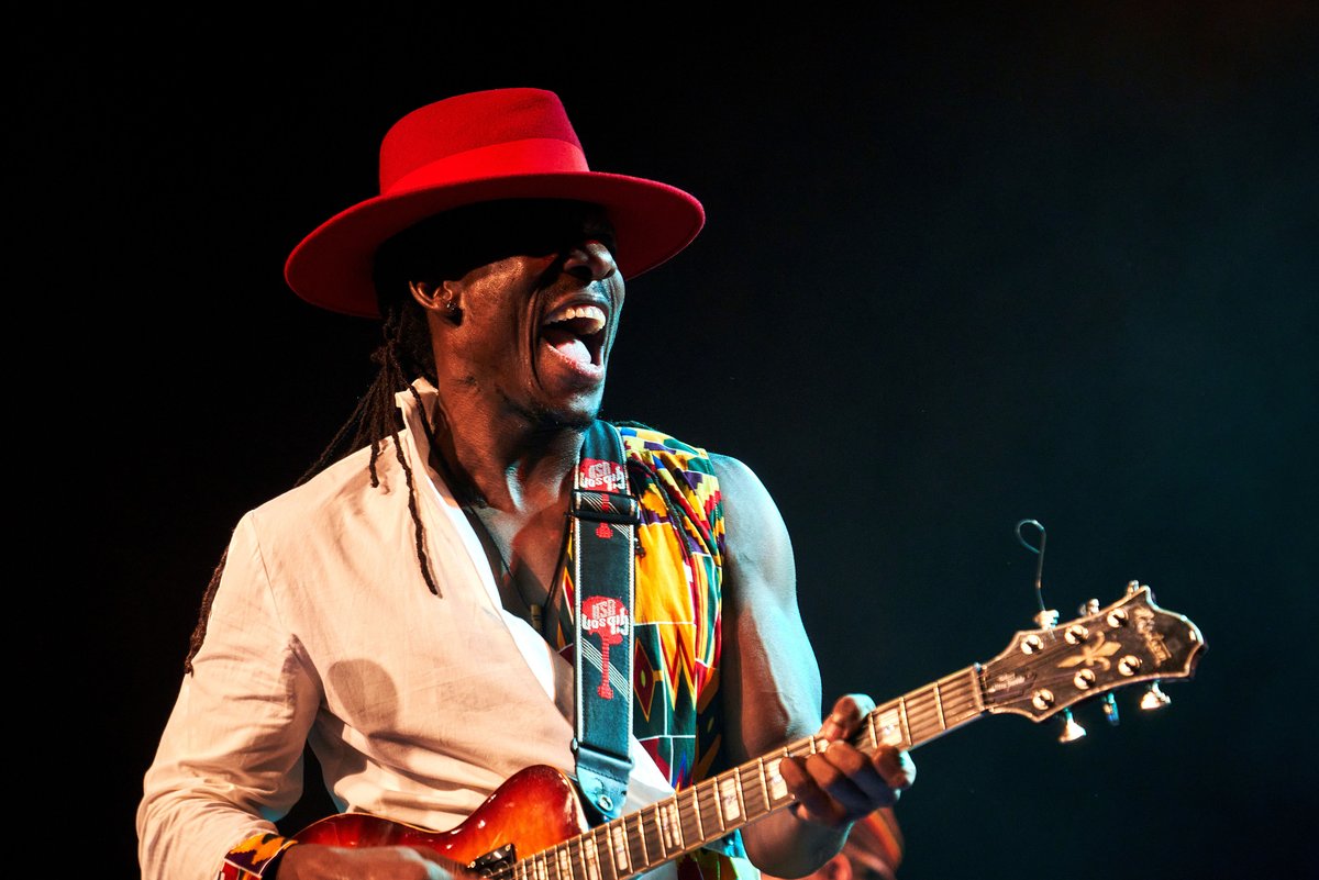 Wesli: „Bitte ein Reggae-Band.“ Manchmal werden Weinturm-Wünsche wirklich wahr. Doch bei aller Erfüllungsgehilfelei: Wesley Louissaint, der in Port-au-Prince geborene und in Kanada lebende Troubadour kann viel mehr als nur Reggae. Haitianischer Voodoo… weinturm-open-air.de/aktuelles/wesl…