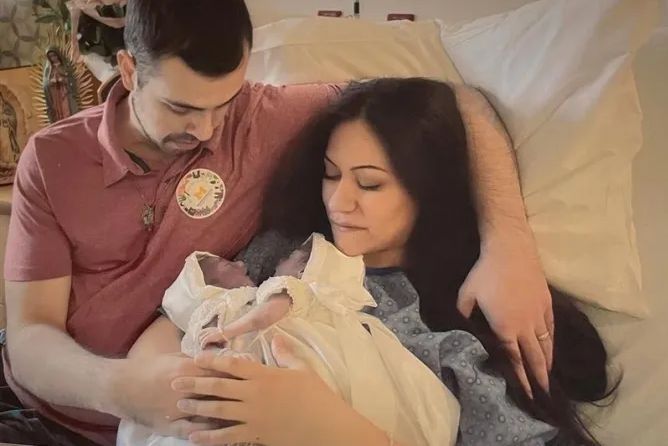 Couple Cherishes One Hour With Their Conjoined Twins After Refusing to Kill Them in Abortion buff.ly/45saAWm