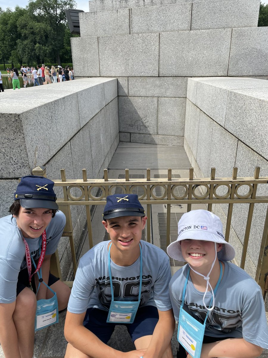HolmesDCtrip's tweet image. WWII Memorial #bus2