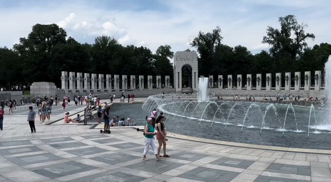 HolmesDCtrip's tweet image. WWII Memorial #bus2