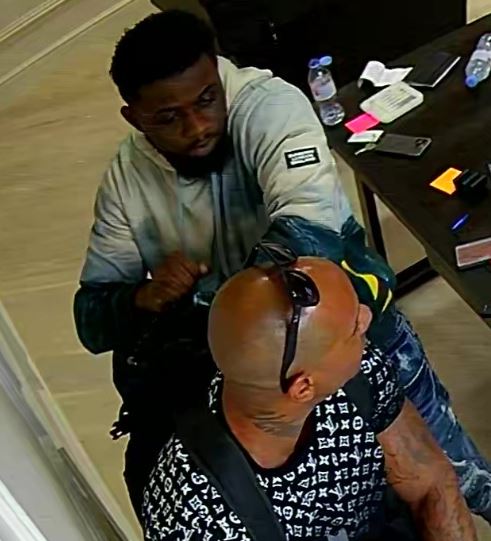 🚨 #WANTED | Do you know these 2 men? We want to find them after a robbery at a jewellers in #Richmond today. Pls call 101 ref 4555/25May if you can help. Read more 👇 ow.ly/3PIf50RVgSM