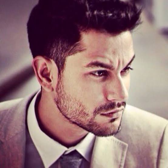Don't try to walk in someone else's shoes - literally and figuratively. Wear what you feel confident in. - Happy Birthday #KunalKhemu 🧁🎂🍿🍰