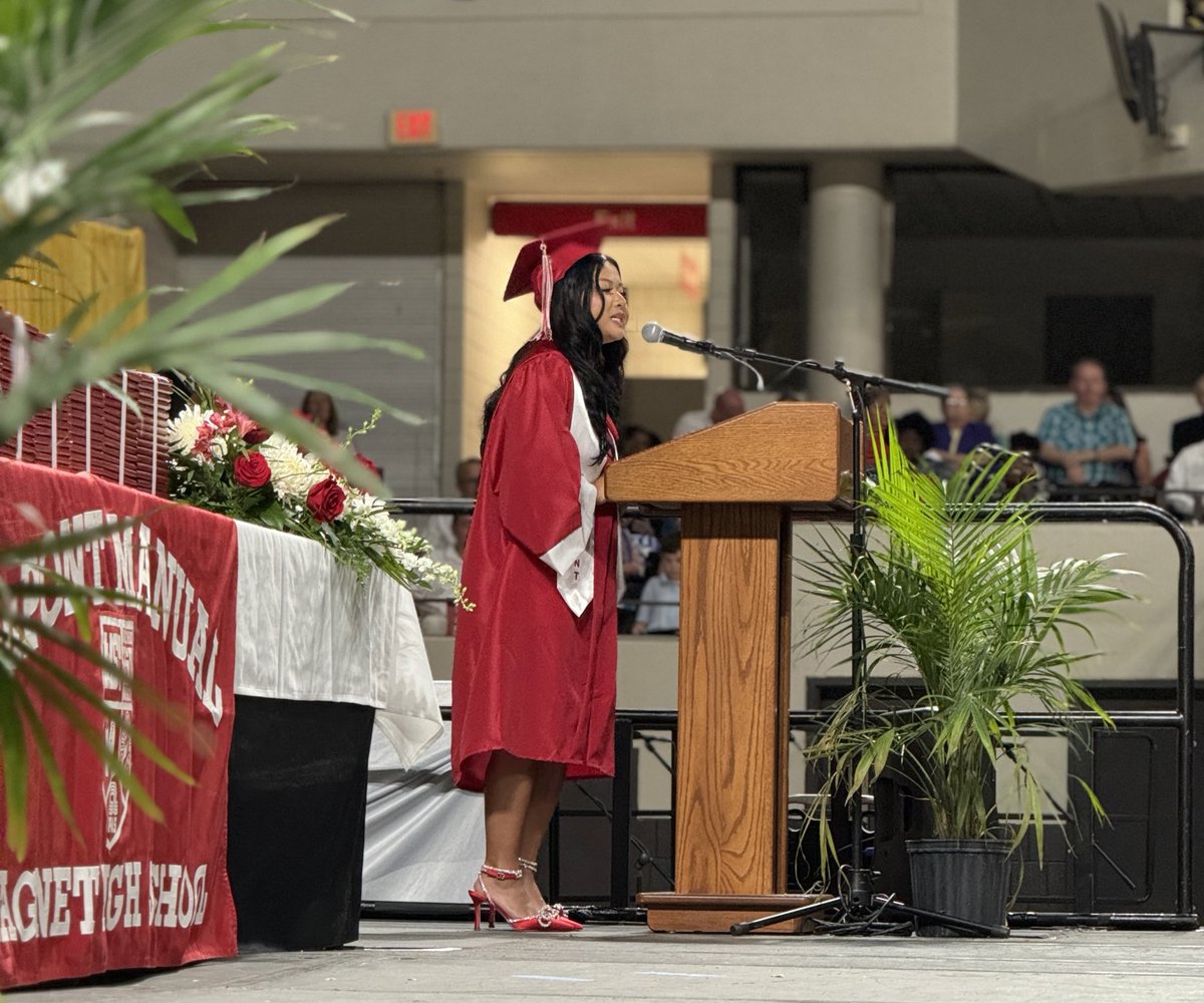 JCPSKY's tweet photo. Congratulations @duPontManual Class of 2024! #JCPSgrad2024 https://t.co/sSJEd0k5EP