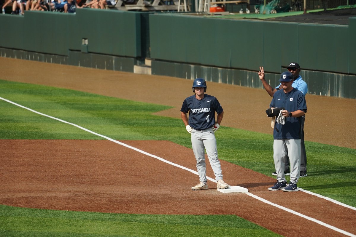 CatawbaIndians's tweet photo. Cooper Bryson knocks in Cole Hales to give @CatawbaBaseball a 3-0 lead over Georgia College. 

We head to the 7th! 

#BeYourOwnHero https://t.co/8ci0AkZ3bc