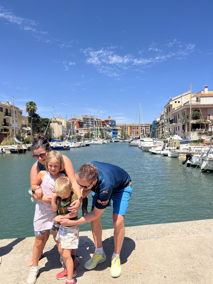 dannyday15's tweet photo. We love you, Spain 🇪🇸❤️

Montenegro 🏖️ summer 🔜 https://t.co/7fEGbeMZHx