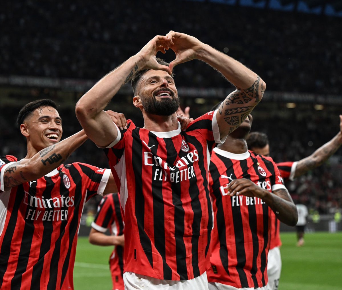 🔴 Olivier Giroud : « Quand j'étais jeune, je rêvais de ce Milan. Maintenant, j'ai vécu une période ici dont je suis fier. Je n'oublierai jamais ces 3 années à Milan. » ❤️🖤