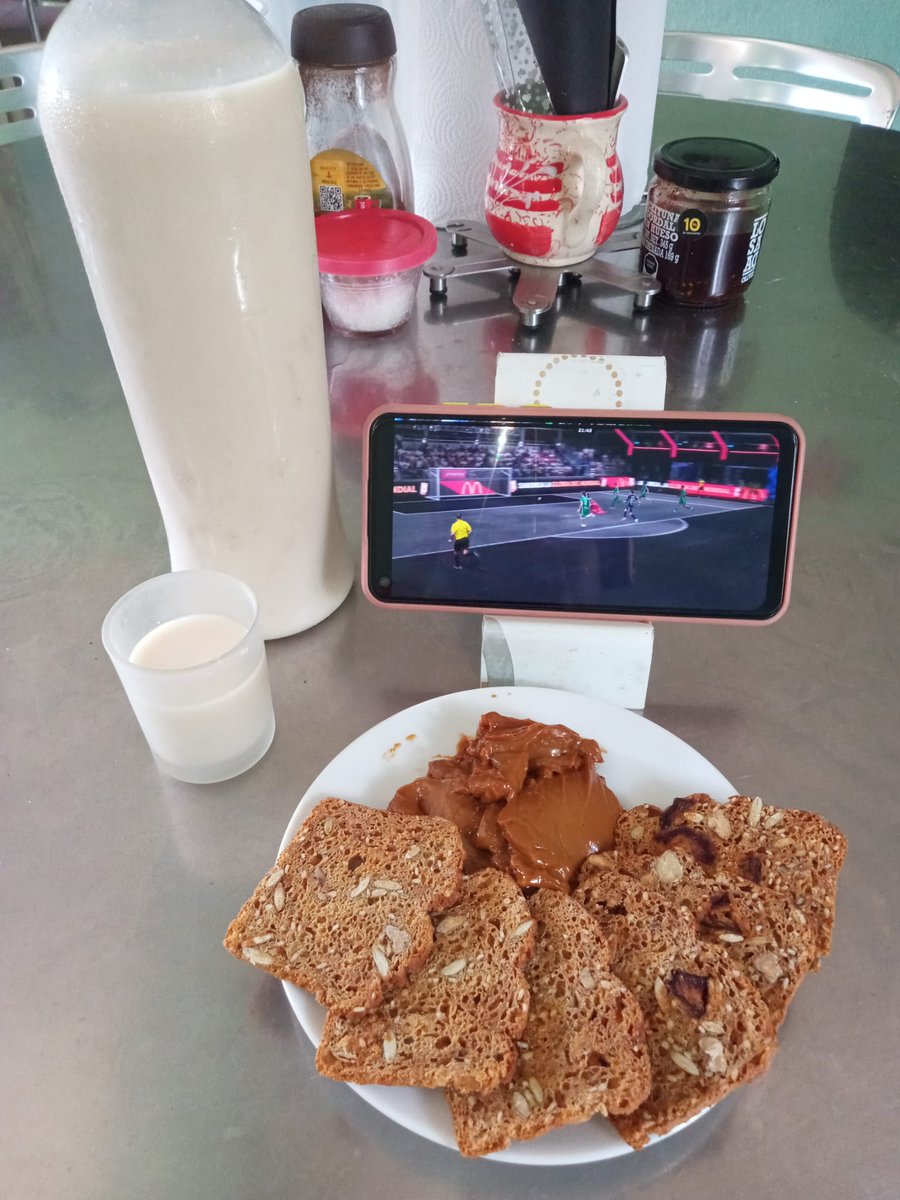 JekaMG19's tweet photo. Aquí bien agusto,con un mezcalito de coco y galletitas esperando a que juegue @PIO_FC  los tqm @samyriveratv muchísima suerte Diosito está con ustedes ❤️🕯️🕯️🕯️🕯️🕯️🕯️ https://t.co/04BikxqXlh