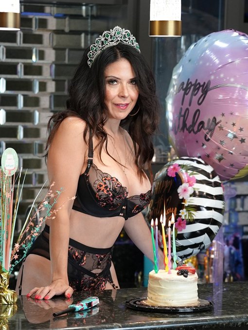 It is my birthday.  Eat this cake while I watch you https://t.co/eSA1bUTvsx