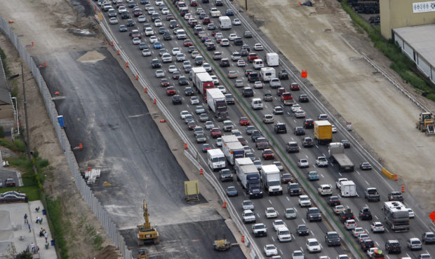 ICYMI: Travel experts are predicting a record number of people to drive to their Memorial Day destinations this year. That means Utahns will likely run into some congestion. 📸Scott G Winterton, Deseret News Learn more👇 kslnewsradio.com/2104560