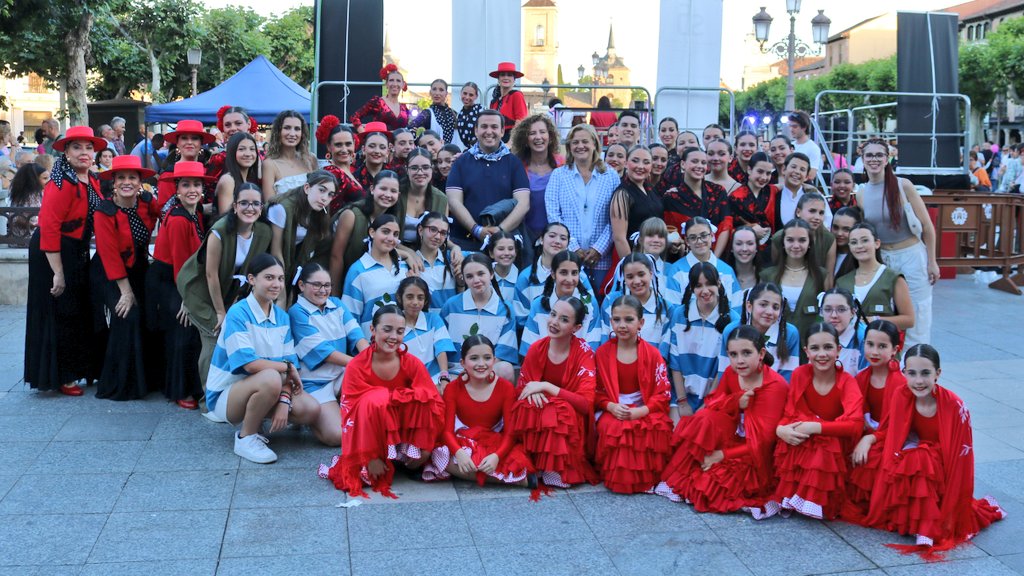 EVENTOS |
🙌 La 'Plaza de Cervantes' se ha llenado de solidaridad con el evento organizado por <a href="/SoyMazuelas/">Mazuelas Profesional</a>
a beneficio de 'Fundación ASTIER - Centro San José'. 

👏🏻 Los concejales del Equipo de Gobierno <a href="/IsabelRuizMald/">Isabel RuizMaldonado</a> y <a href="/AntonioSalda92/">Antonio Saldaña</a> han estado disfrutando junto a cientos de
