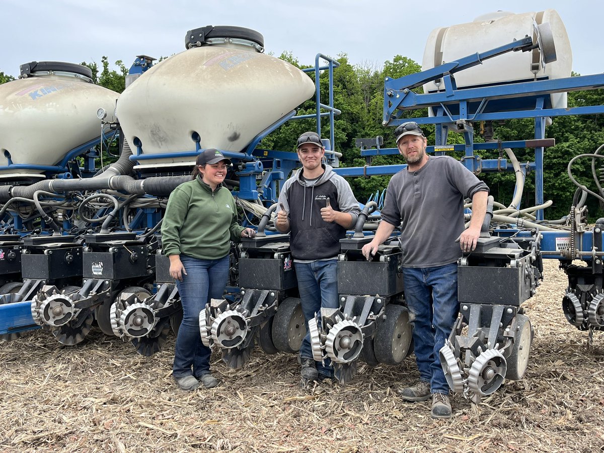 phhermans's tweet photo. Team work makes the dream work! Thanks @LucyMcNiven @dacres_cca and customers. Today’s 10 hour count -3 soybean plots, 3 corn plots, 3 seed treatment SXS, 1 replicated 30 vs 15 inch bean pop trial, a service call and a visit to Scoops dairy bar! Cha Ching ! #ontag #GetErDun #Fun https://t.co/d7NgP2tDgh