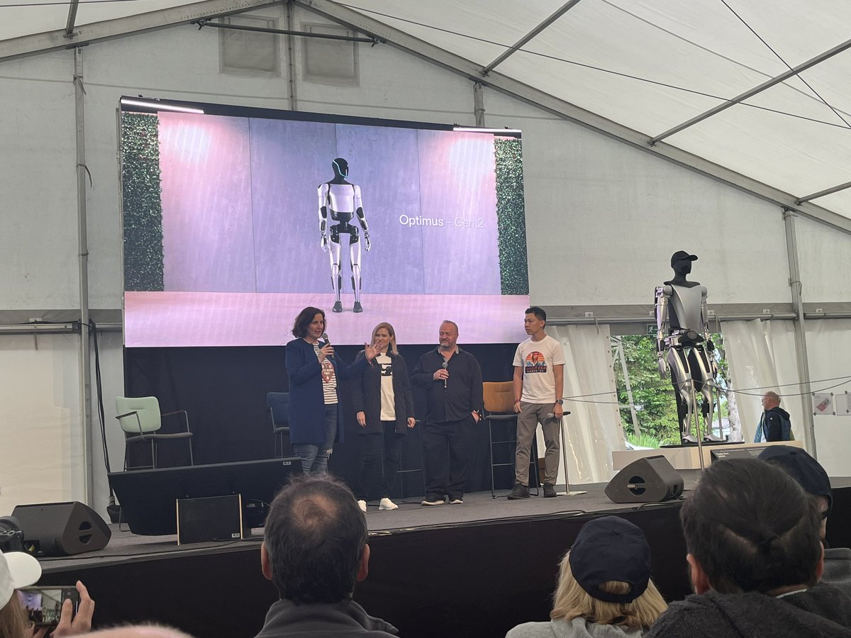 Inspiring conversation by @darenyoong @TeslaBoomerMama @Kristennetten & @FutureAZA about future of Tesla at #TeslaTakeoverEurope Flachau, Austria! Looking forward to next 5 years and all the exciting things coming with FSD, Robotaxi, Tesla Bot! #futureisbright