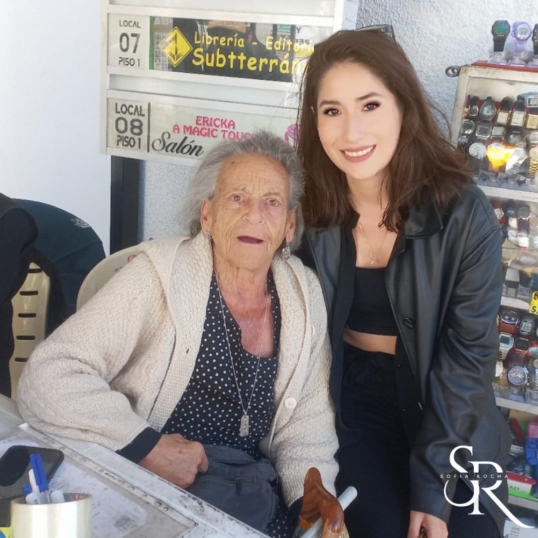 Compartiendo una grata charla con la gran Amparo Carvajal en La Paz. 
Ambas preocupas por la crisis social, política y económica a la que nos está sometiendo este régimen.
Continuaremos construyendo y trabajando, reafirmando día tras día nuestro compromiso con Bolivia y los DDHH.