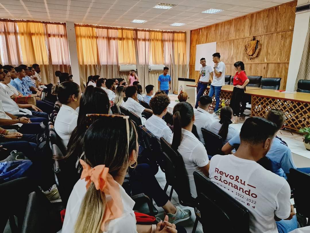 FeuUcmCAV's tweet photo. Se realiza en nuestra @UCMcav_oficial la visita de recorrido de la @FeuCuba sobre la discusión del nuevo Documento Rector 💯, además se pasa revista a otros temas de interés de la organización juvenil ⭐❤️.

#PorCubaJuntosCreamos
#LatirAvileño #GenteQueSuma
#SomosFEU #FeuUcmCAV https://t.co/MjPboZou0f