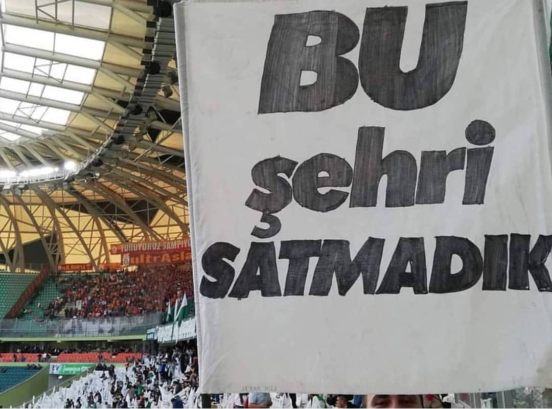 Beşiktaş’ın ilçe,
Fenerbahçe’nin semt,
Galatasaray’ın bir lise takımı olduğunu anladığınızda şehrinizin takımına sahip çıkarsınız!

Şerefle Savunduk Bu Şehri Satmadık!
#KenetlenBaşkaKonyasporYok 💚🤍