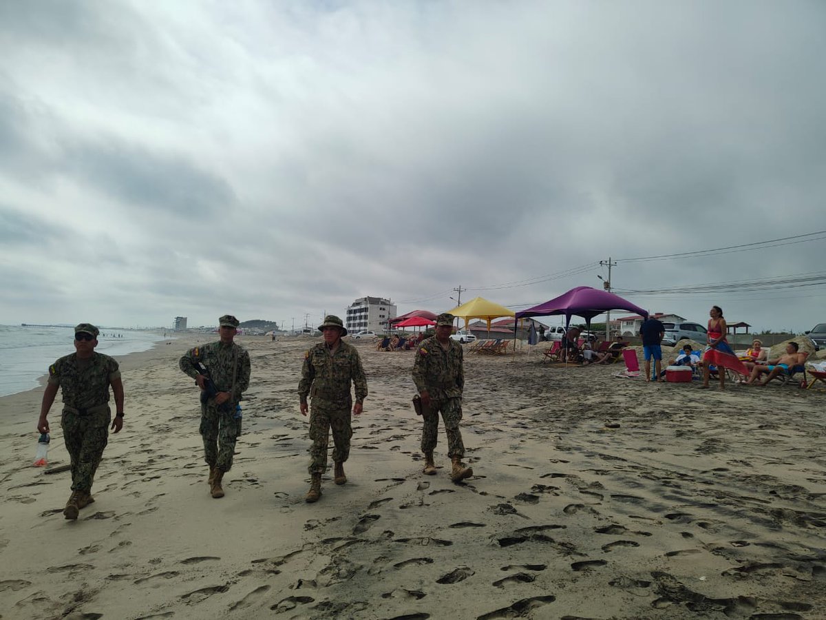 armada_ecuador's tweet photo. 🏖️ 🏊@FFAAECUADOR a través de la Capitanía de Puerto de #Salinas ejecutan operaciones de control en 16 #playas turísticas: #SanPablo #Montañita #Palmar #ElReal #Chulluype #SanLorenzo #Chipipe #PuntaCarnero #Olón #Ballenita #Ayangue para disfrutar de un #FeriadoSeguro
#FFAA https://t.co/IB73hytx2b