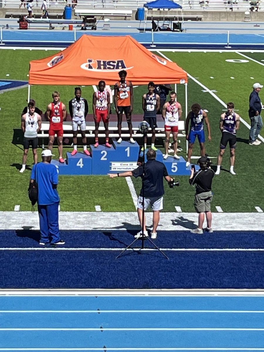 Congratulations to Amari Williams on winning the IHSA 300 Intermediate Hurdle State Championship!!! Awesome accomplishment, Amari. Tiger Nation is proud of you.