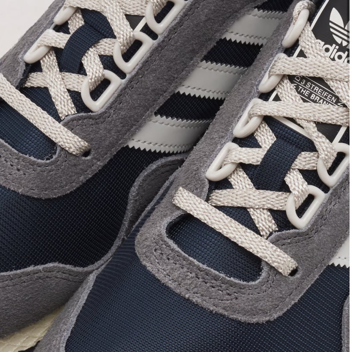 And the other colourway of the recently released New York

These are very very good

Currently in Size? Stores and over at FootDistrict 

Adidas New York 🗽

#TrabFab #BlueBox #adifamily