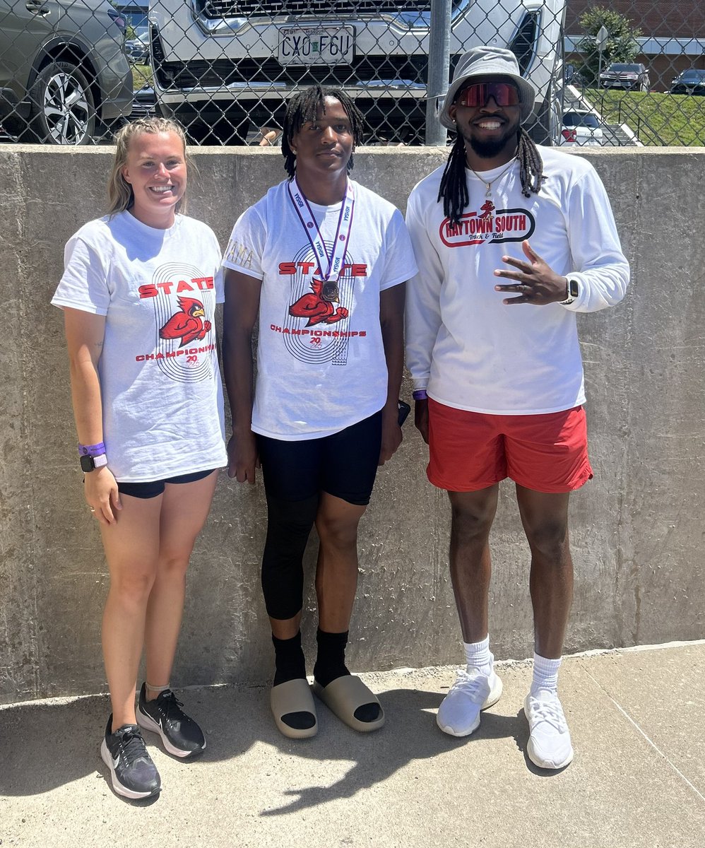 Beyond proud of my guy <a href="/SimmonsMylen/">Mylen Simmons</a> 
- 5th place finish last year at Sectionals
- Suffered a broken ankle during football playoffs in the fall
🏅Ended his career taking 5th in Triple Jump earning All State in just his 2nd year

This is why we do what we do! 
#SOUTHSIDE