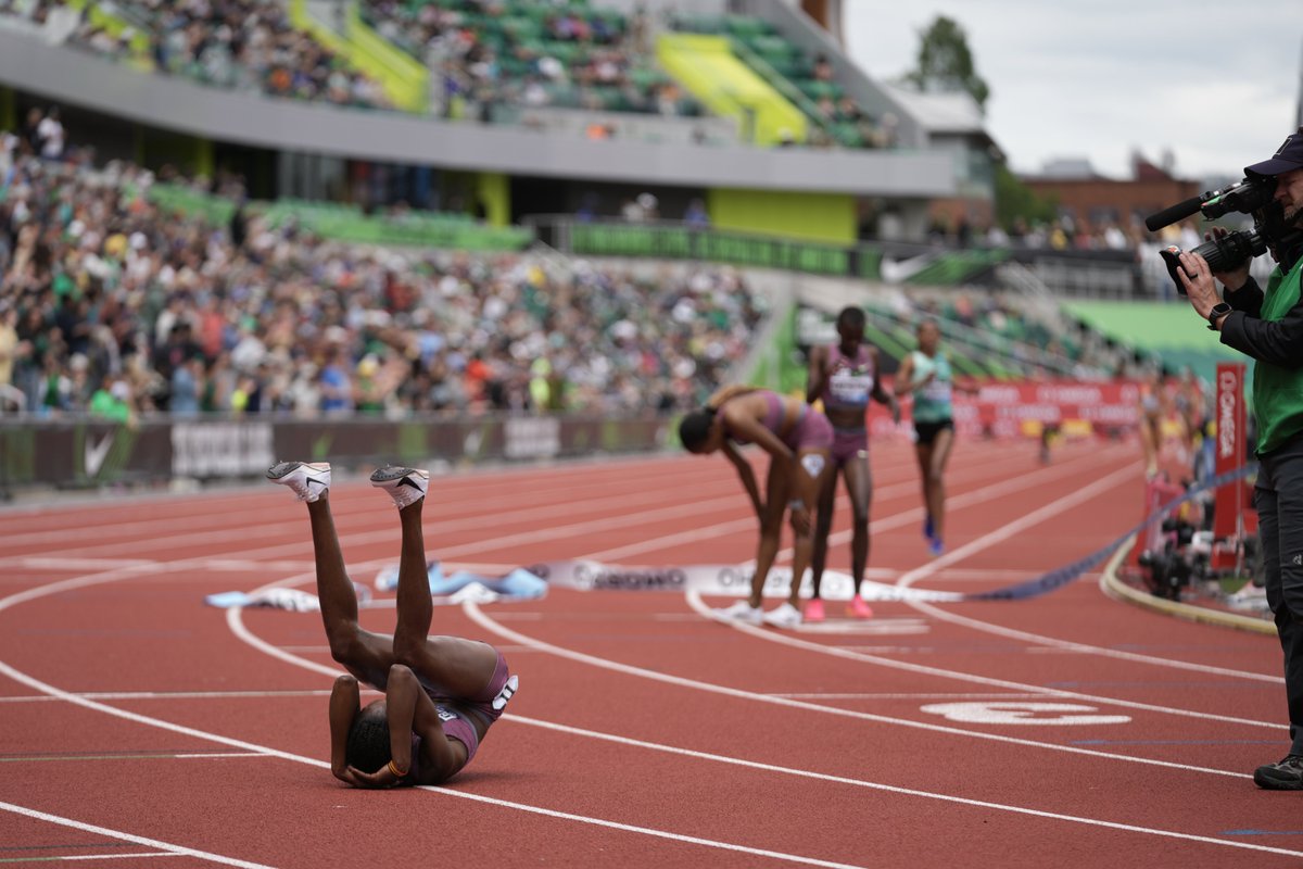 @matthewquine A stunning performance from Peruth Chemutai sees her take the win in the women’s 3000m steeplechase. The Olympic Champion produced a personal best and national record of 8:55.09 here at #EugeneDL 🇺🇸 #DiamondLeague 📸 @matthewquine