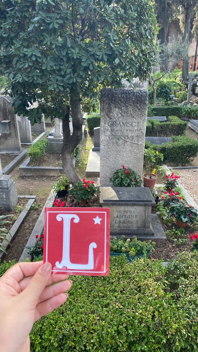 Gramsci'nin mezarı. Non-Catholic Cemetery, Roma.

“Kayıtsızlık tarihin ölü ağırlığıdır.” Antonio Gramsci