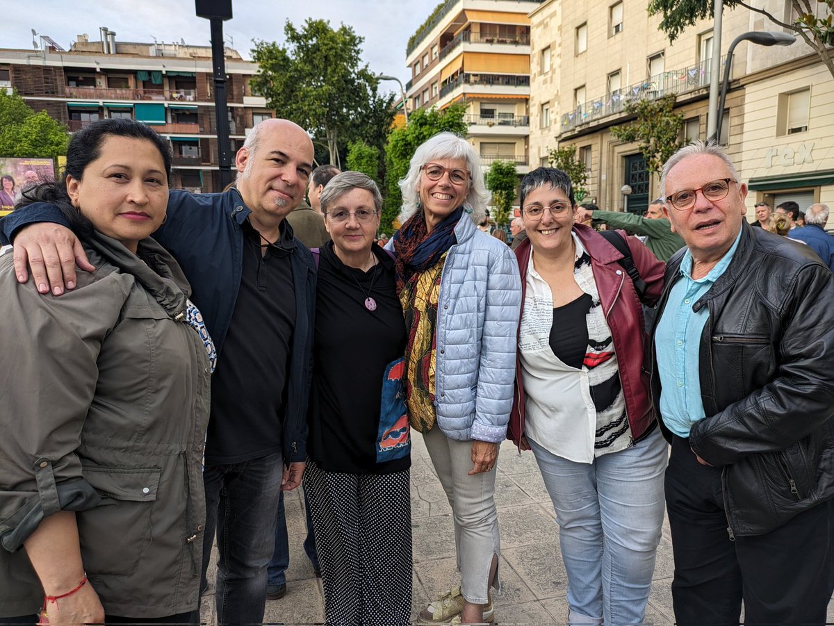 MaTeresaNaves's tweet image. 🫂 Fent costat a @DianaRibaGiner el primer dia de campanya @EU2024 #9J en la defensa dels #drets i #llibertats de i per #tota la #ciutadania, sabedora que els de les #minories, com els de les persones #migrades i els de les #dones, són els primers que l'#ultradreta qüestiona.✊