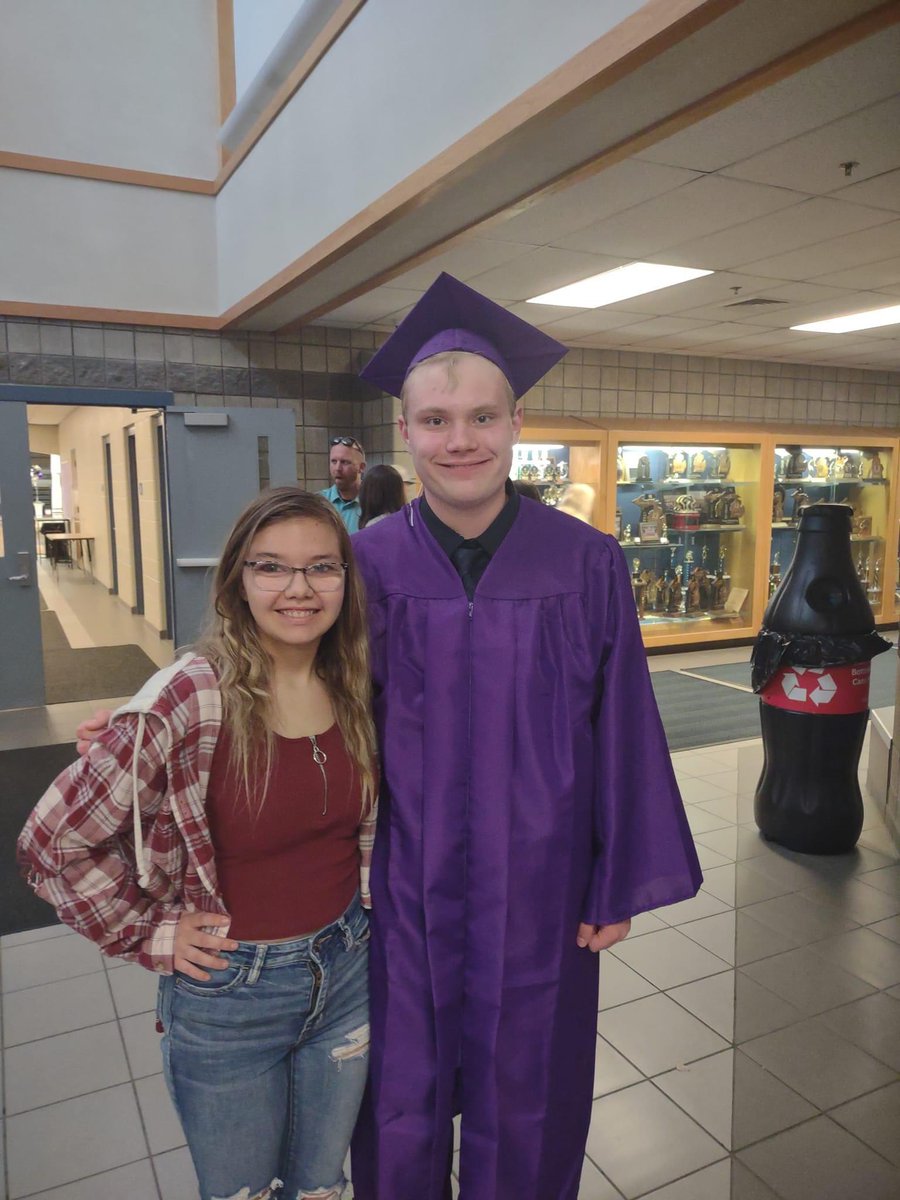 UPNorthTRV906's tweet photo. Went To My Friends Graduation Today At The Gladstone High School! β€οΈβ€οΈ
#GladstoneHighSchool #GladstoneMichigan #Michigan #UpperMichigan #ClassOf2024 #HighSchoolGraduates #HighSchool #May25th2024 #May2024 #Graduates #HighSchoolCeremony #Saturday https://t.co/EbIxzfjP24