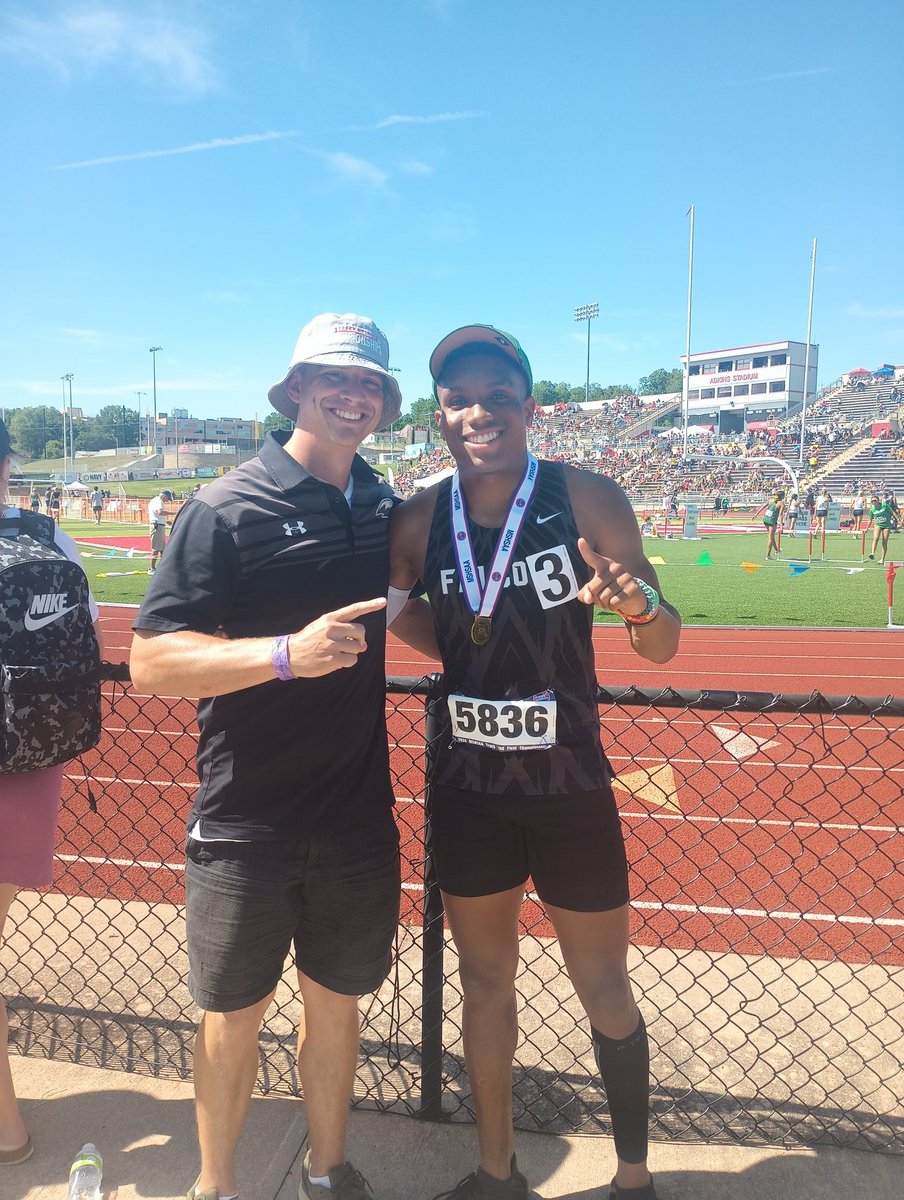 Robert Collins Jr. is the 200m dash STATE CHAMPION🥇#FalconFast #MeetRecord #FLYYYYYY